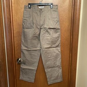NWOT Never worn Khakis pleated front 32X30